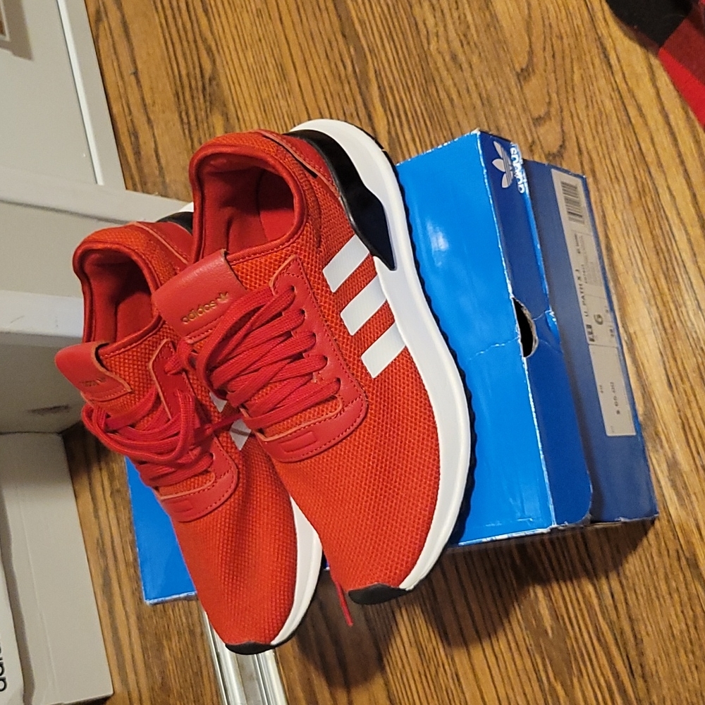 Size 6 big kids adidas u_path X J
